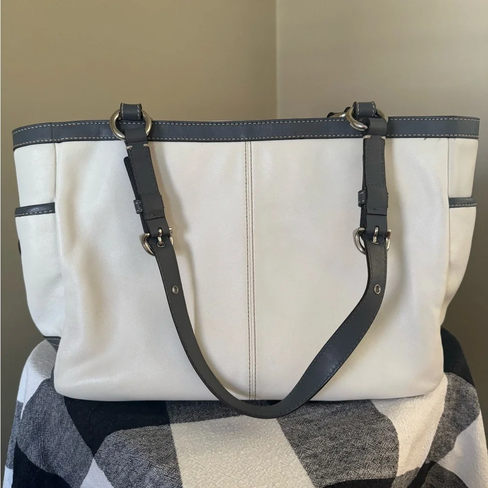 Coach White and Gray Leather Purse - Picture 2 of 6